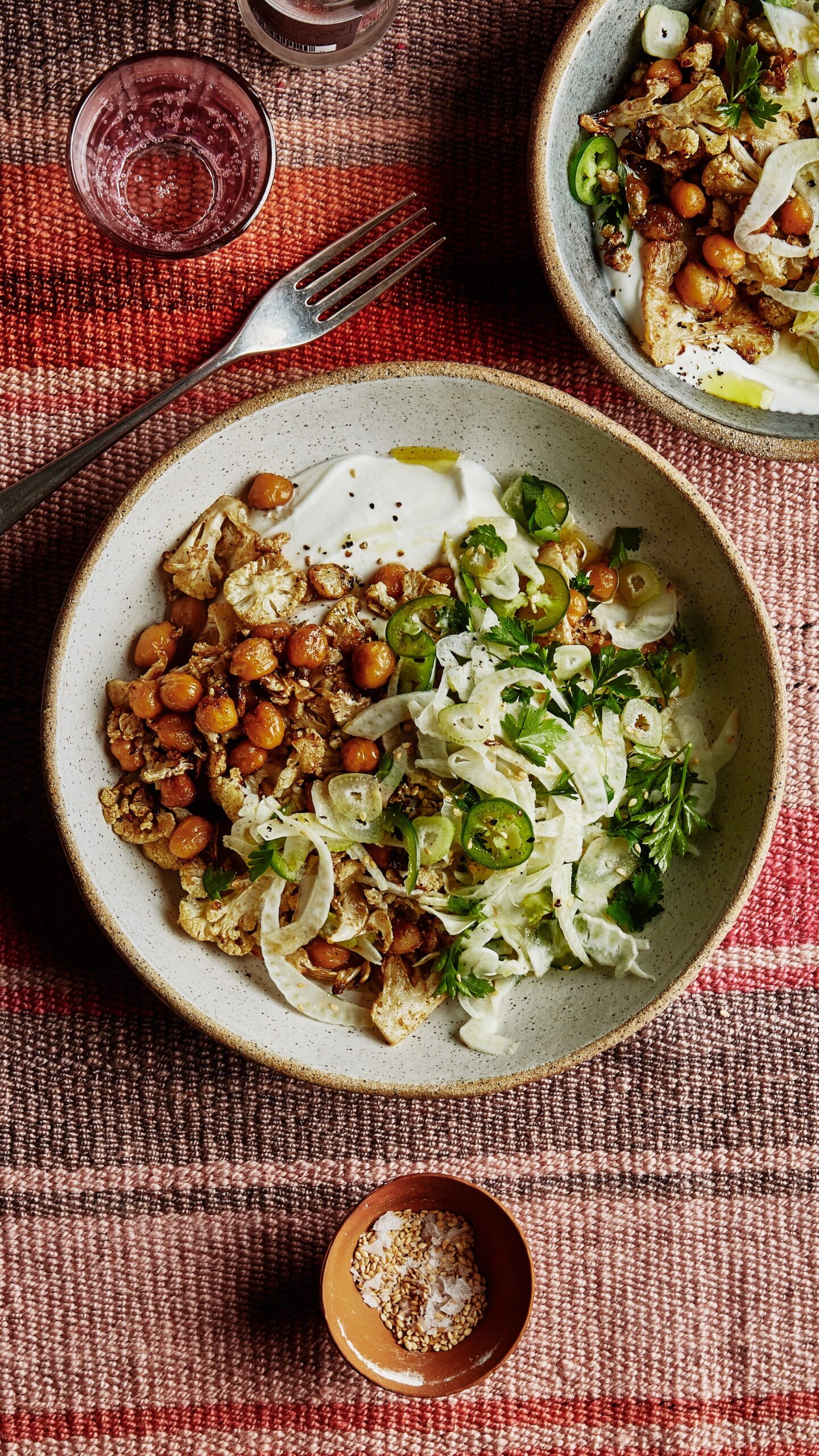 Chickpea bowl with freekeh, fennel & lemon yogurt